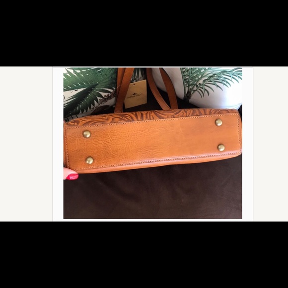 Patricia Nash VARSI Tooled Gold Tote Bag - Picture 4 of 6